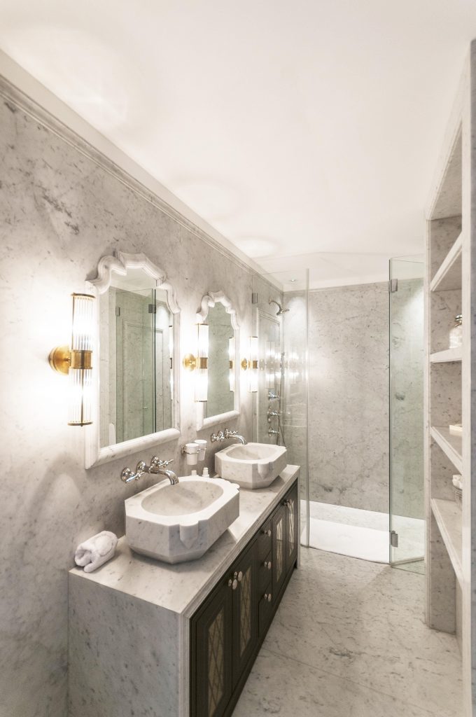 Pont_Street_Bath_Room_Shower_,Mirrors_Marble_Living_Cover_House_Place_Room_Secretcape_Colour_Luxury_Art_Interiordesign_London_Delux_Elegant_Lights_Grand_Interior_Design